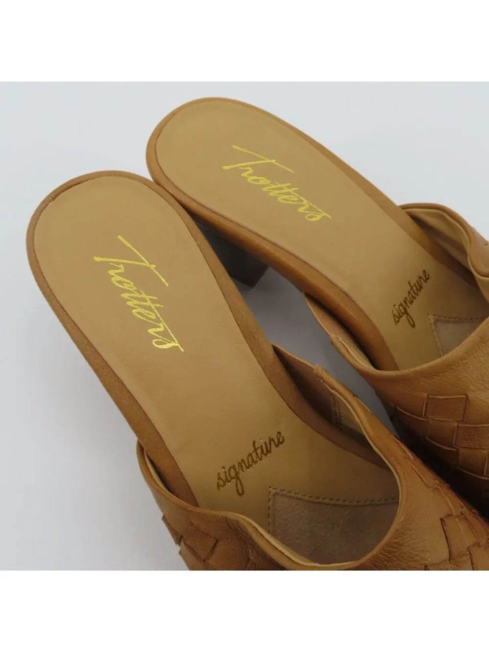 Trotters Women 7 N Brown Leather Basketweave Woven Slide Heels Sandals Shoes